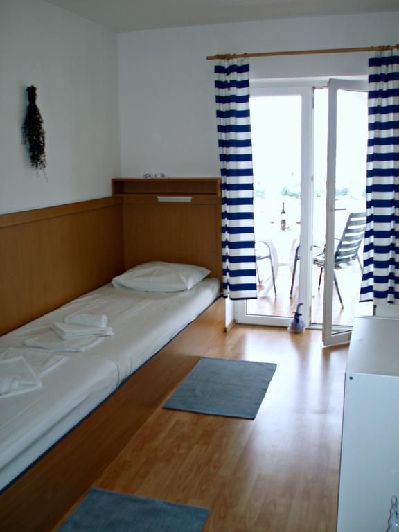 Apartments Tatjana Pag Exterior photo